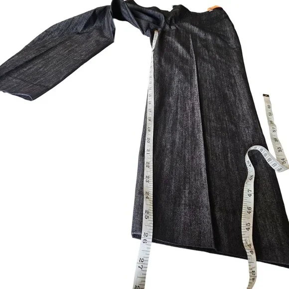 St. John Sport Women's Cropped Denim Side Zip Jean's Pants Black Denim size 12 - Picture 13 of 14